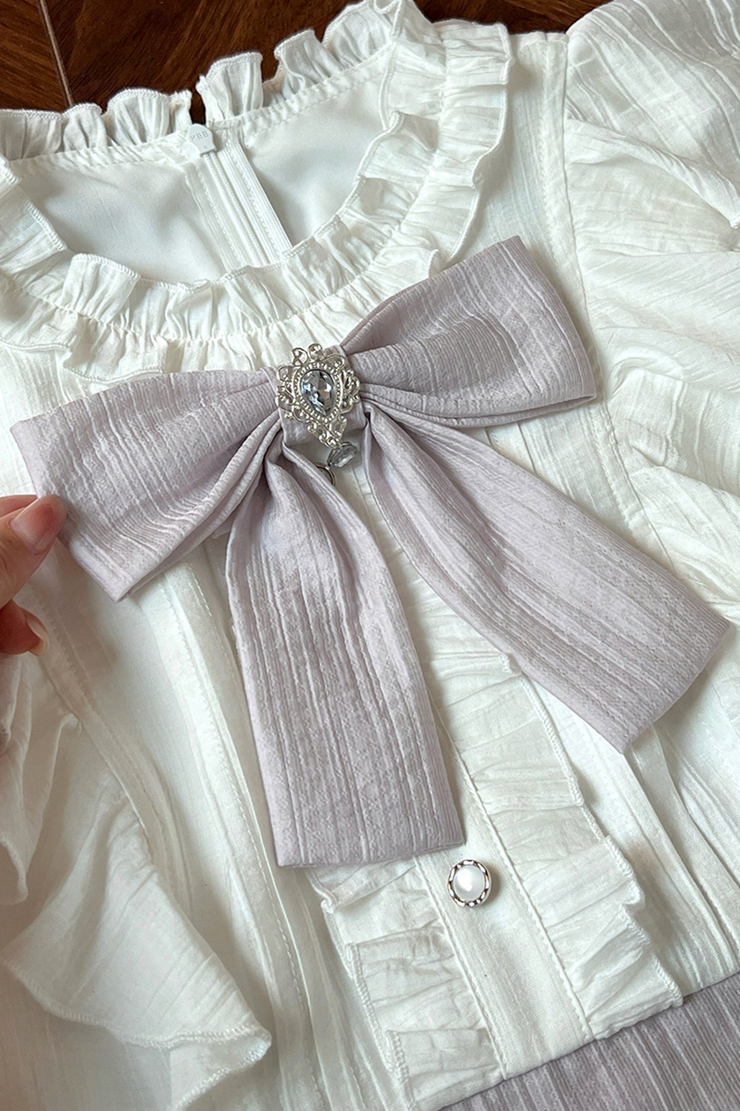 Lila schulterfreies Kurzarmkleid mit Gürtel