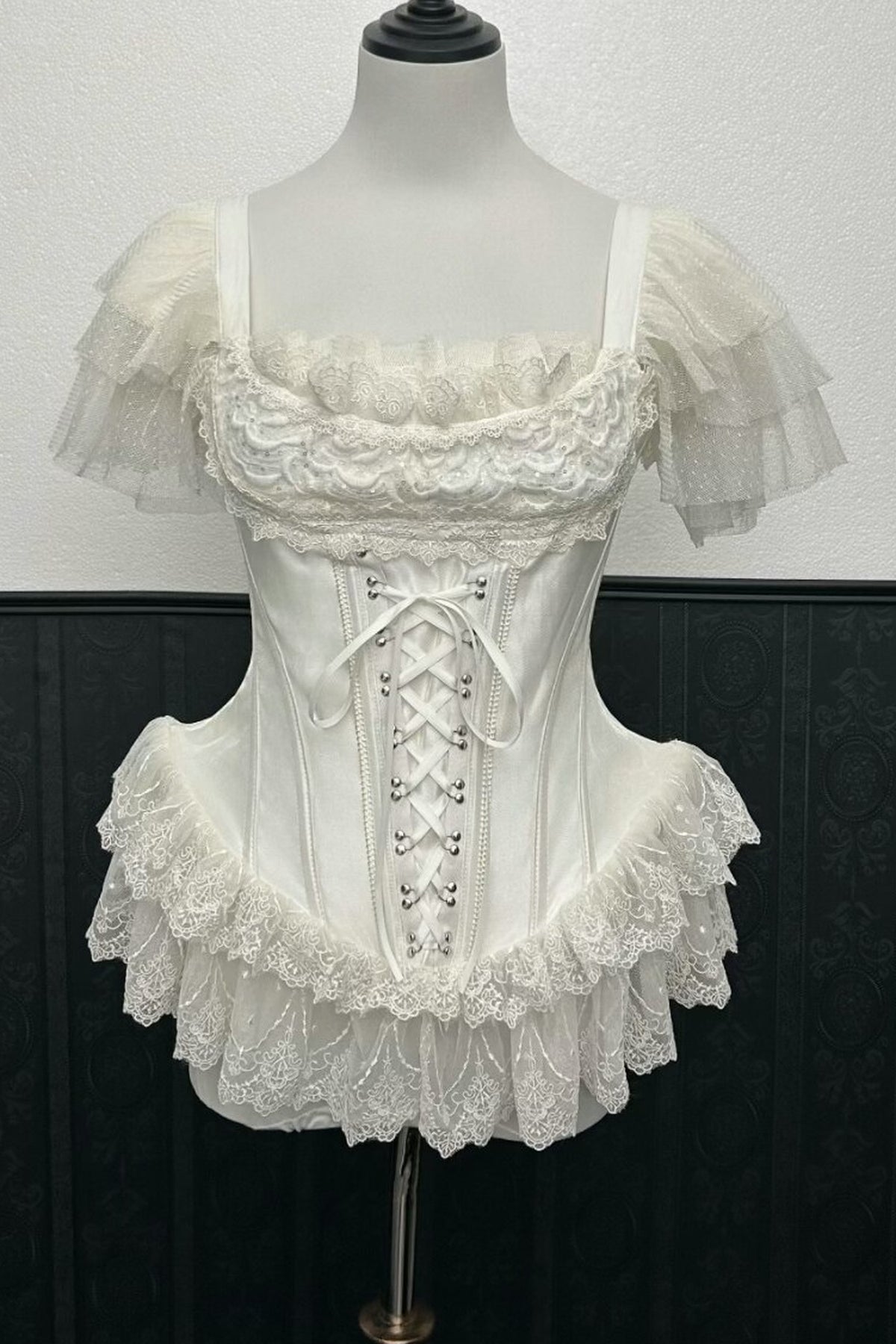 Original-Lolita-Zweiteiler mit Fischbeinkorsett und Figurformung
