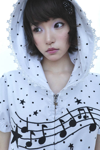 Sweat à capuche à pois avec notes de musique et clavier