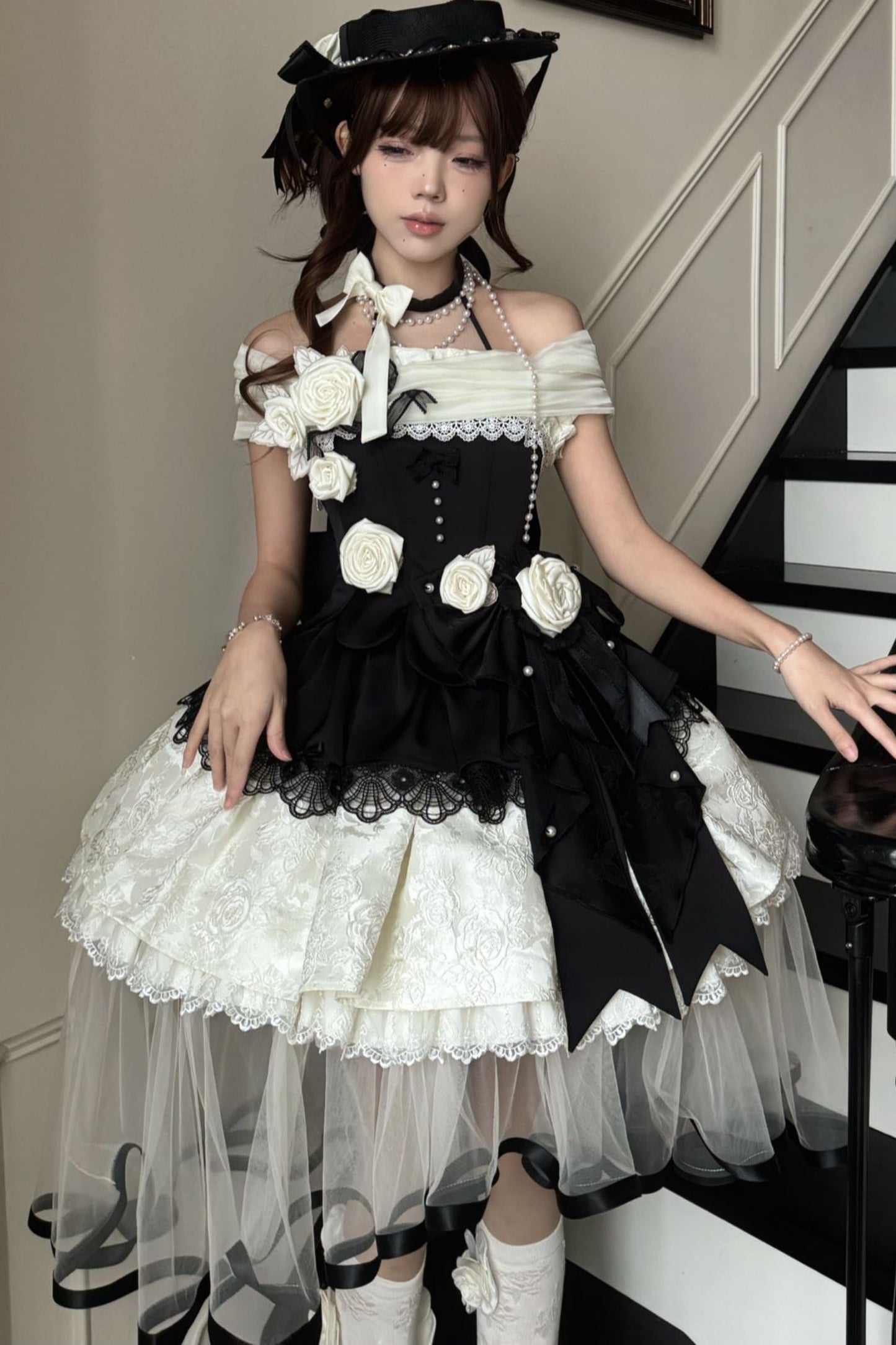 Prinzessinnen-Lolita-Kleid mit Perlen und Rosen