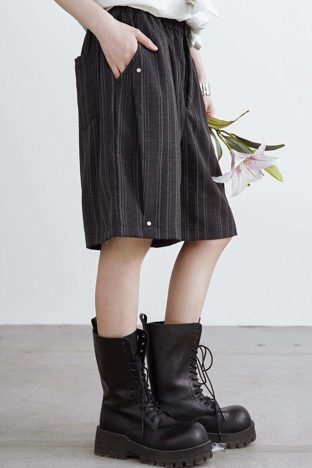 ブラックストライプワイドレッグパンツ