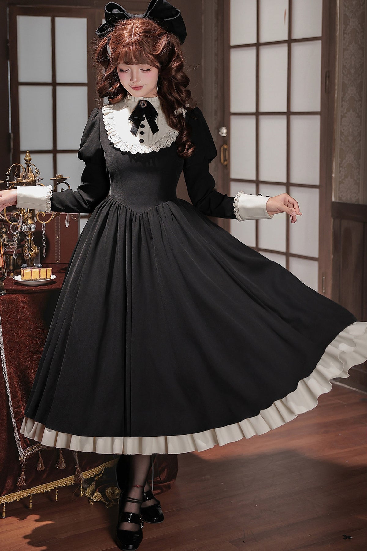 Robe tablier de soubrette à col montant
