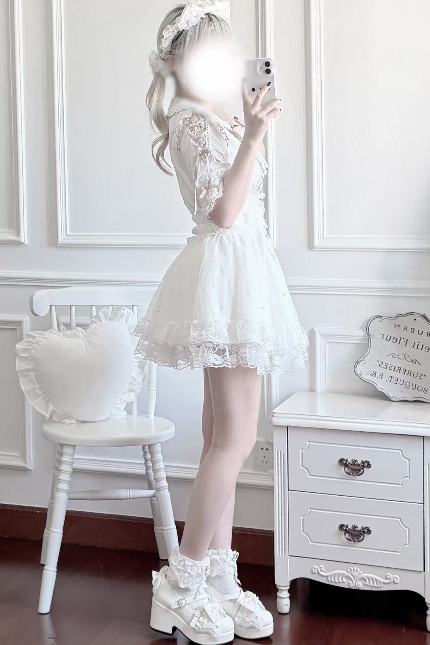 Conjunto estilo muñeca de producción en masa con encaje y lazo