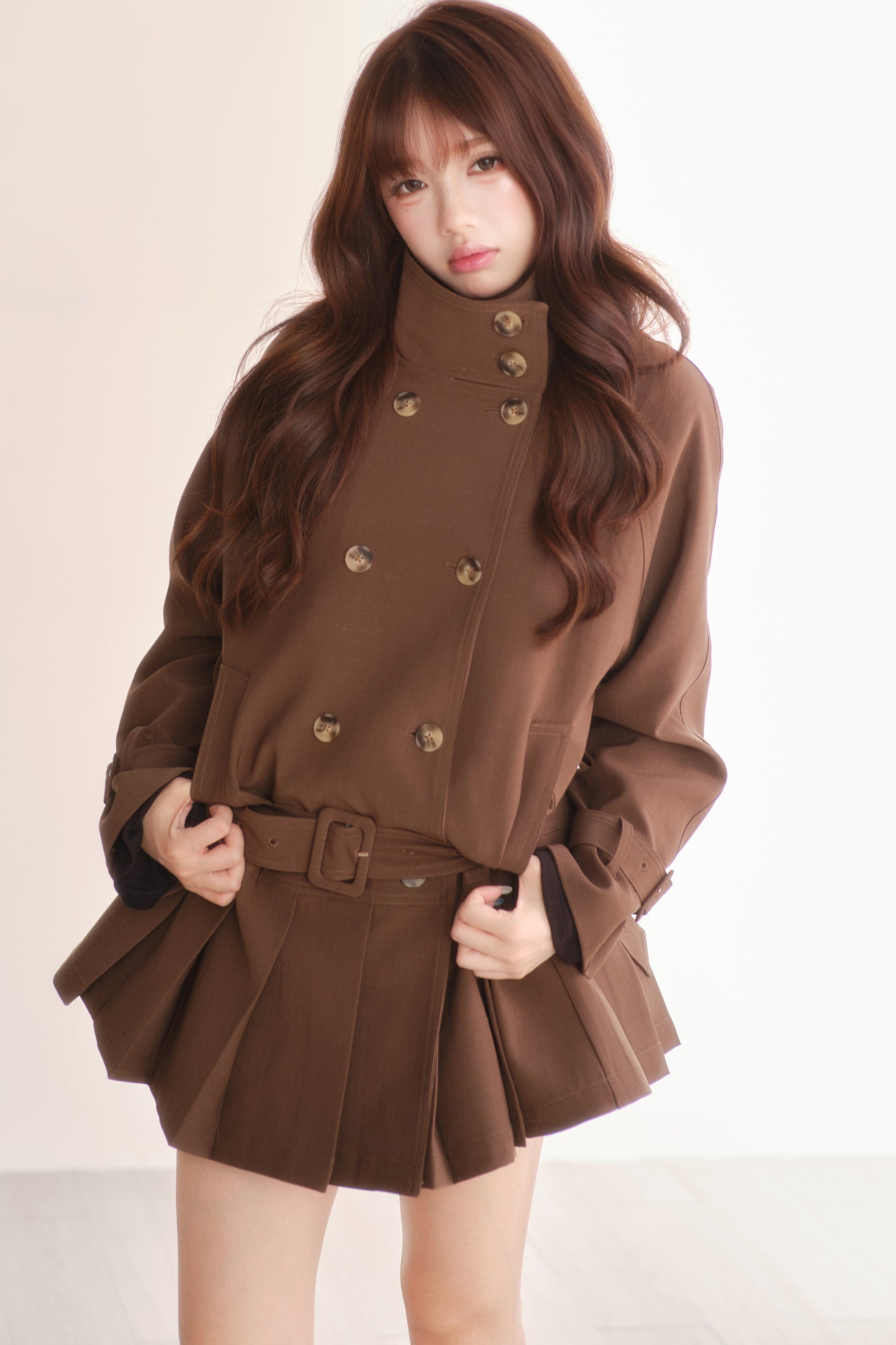 Giacca trench con cintura e orlo plissettato
