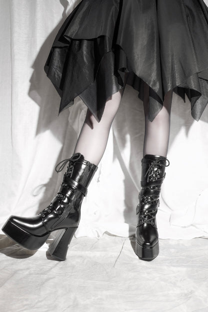 Bottes à plateforme à bout carré et brides croisées inversées
