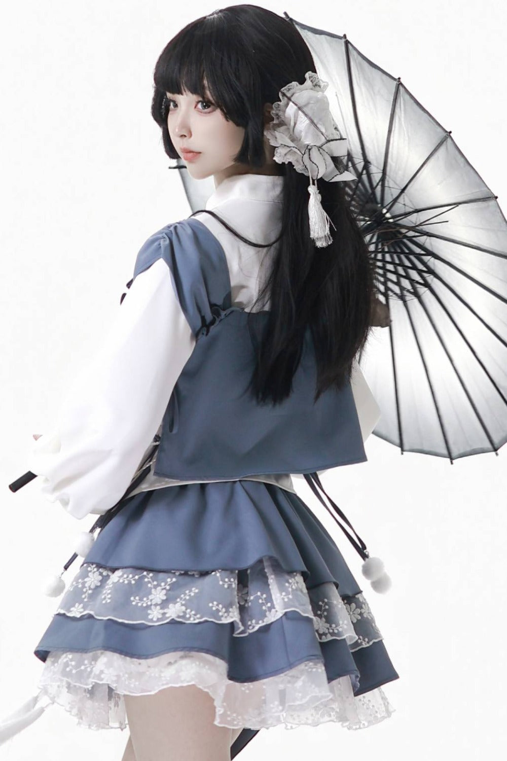 Blaues neues Set aus chinesisch inspiriertem, mehrlagigem asymmetrischem Hemd und langem Rock