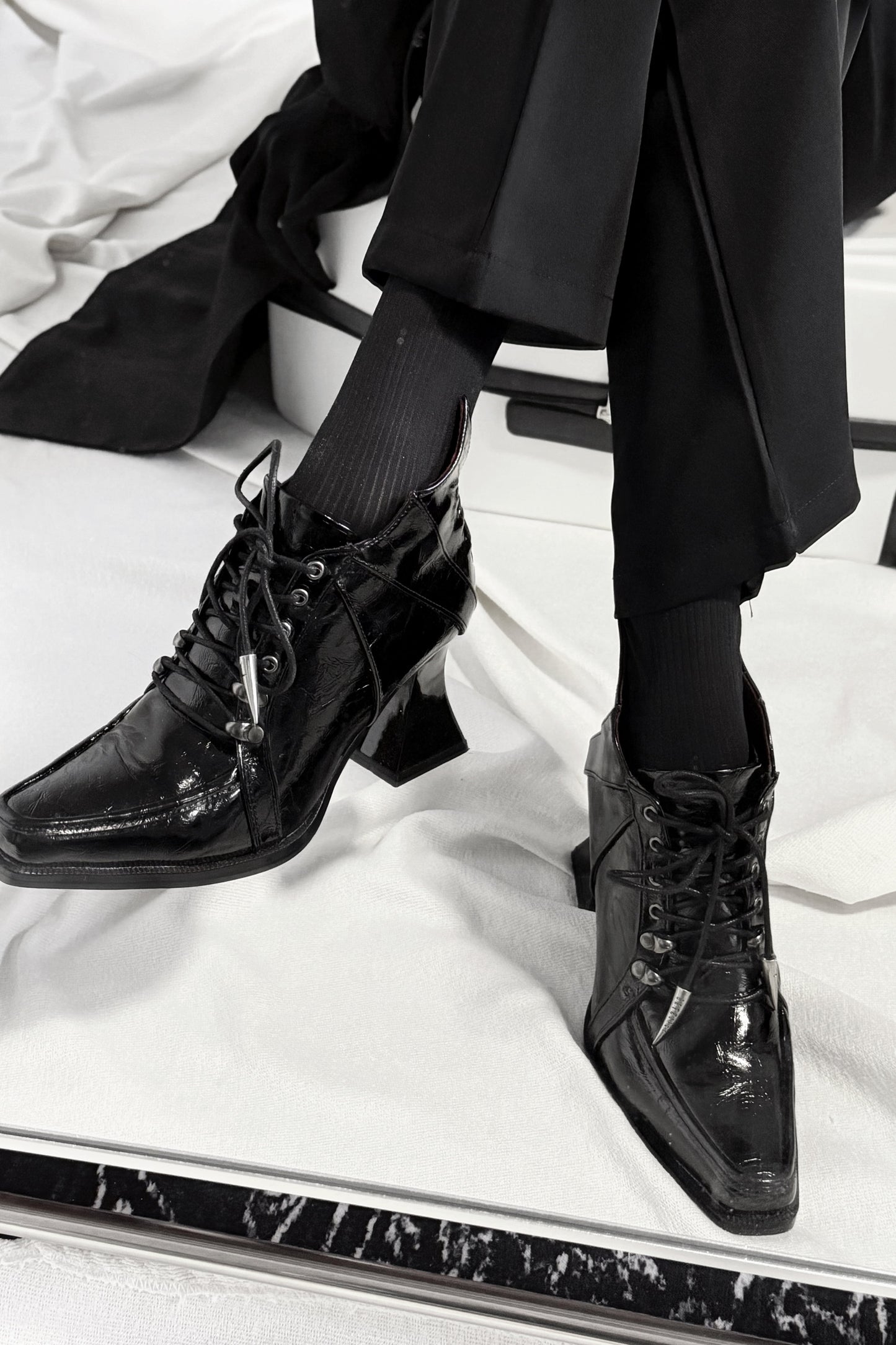 Bottines gothiques vampire à talon verre à vin