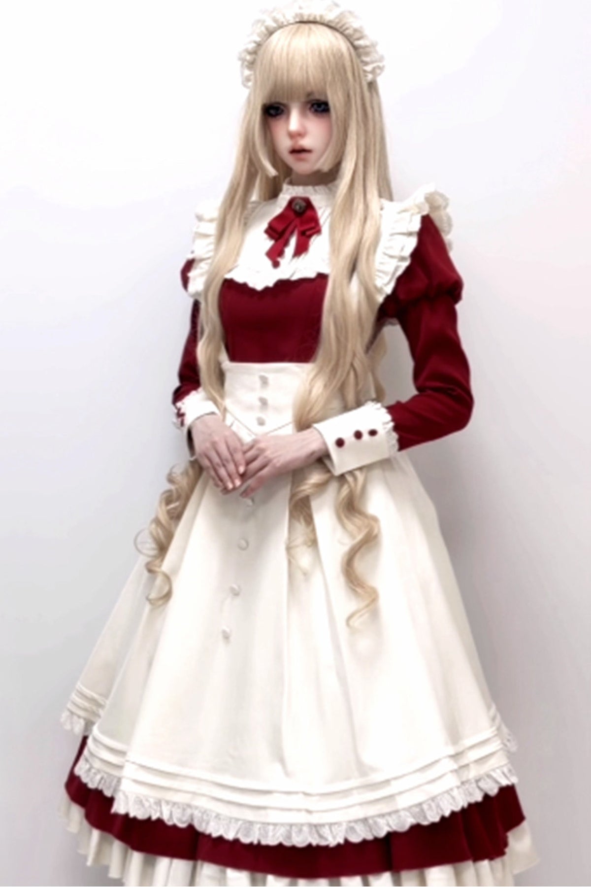 Robe tablier de soubrette à col montant