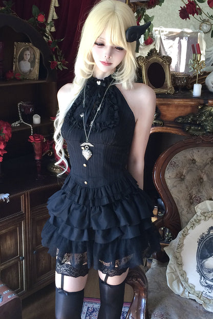 Schwarzes Gothic-Set mit Neckholder-Tanktop und Rüschen-Stufenrock