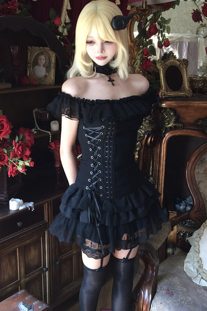 Schwarzes Gothic-Spitzen-Set aus schulterfreiem Oberteil mit Schnürung am Rücken und Rock