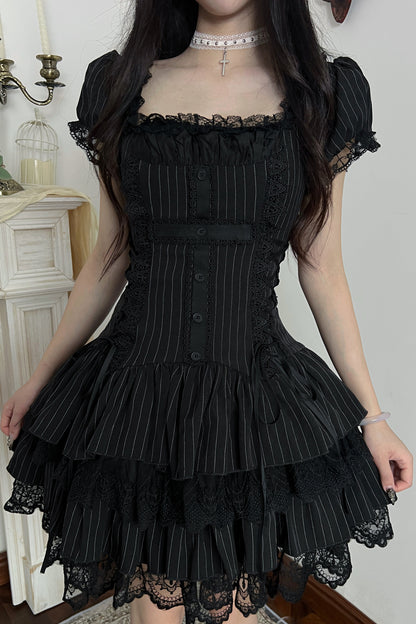 Gestreiftes Spitzenkleid mit Kreuz-Design
