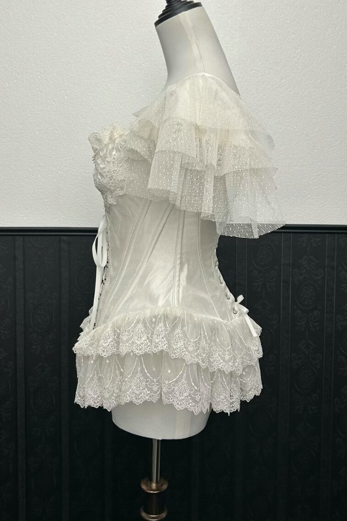 Original-Lolita-Zweiteiler mit Fischbeinkorsett und Figurformung
