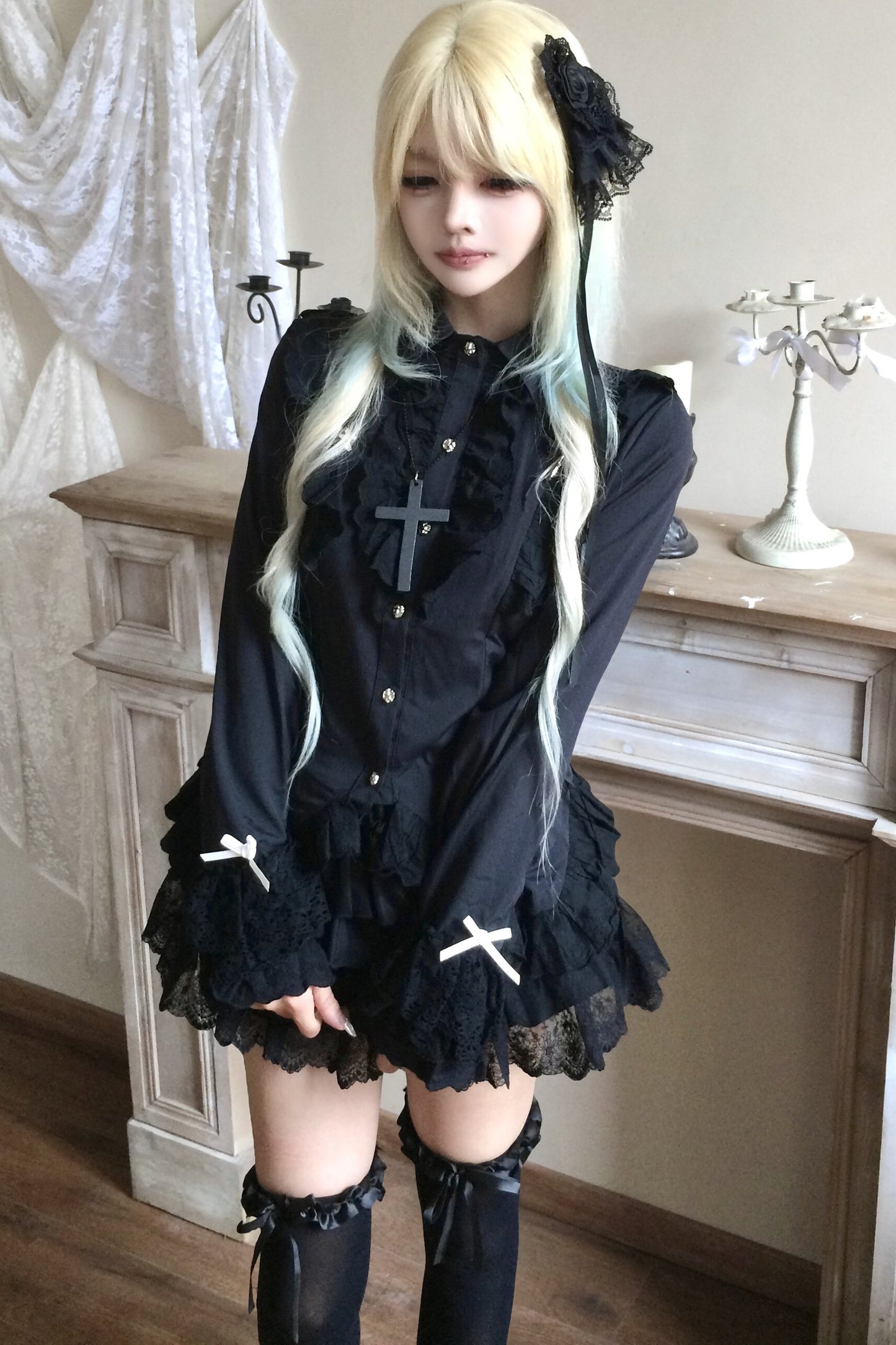 Ensemble chemise et jupe gothique noire en patchwork de dentelle avec nœud papillon