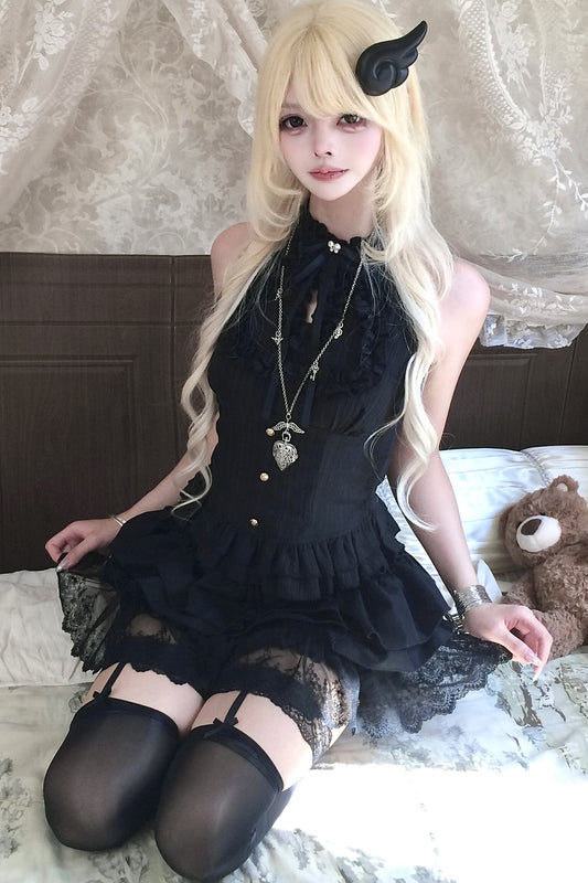 Schwarzes Gothic-Set mit Neckholder-Tanktop und Rüschen-Stufenrock