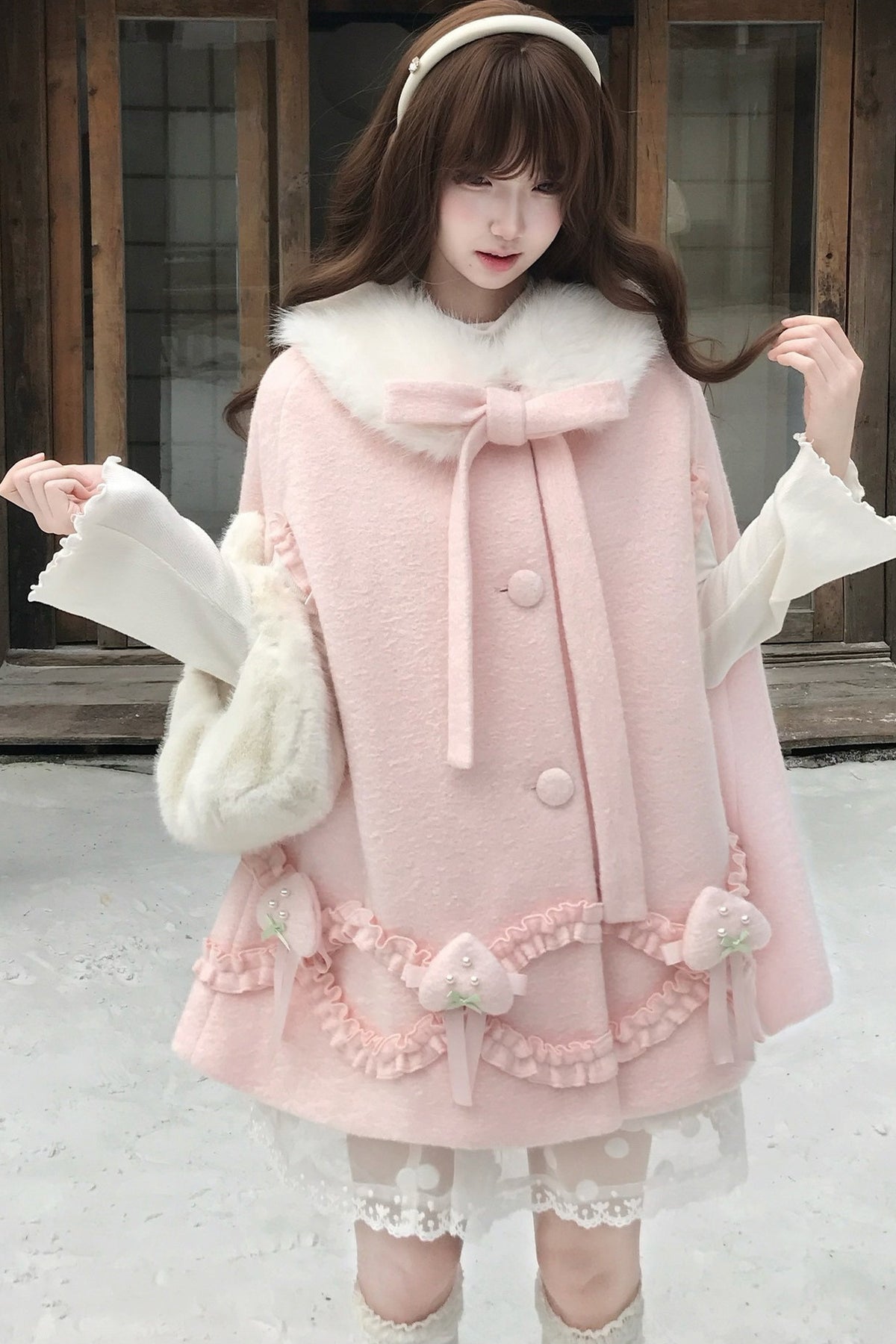 Cappotto di lana rosa con fragole