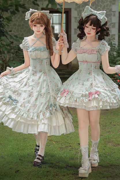 Conjunto coordinado de vestido con estampado de rosas y falda de doble volante