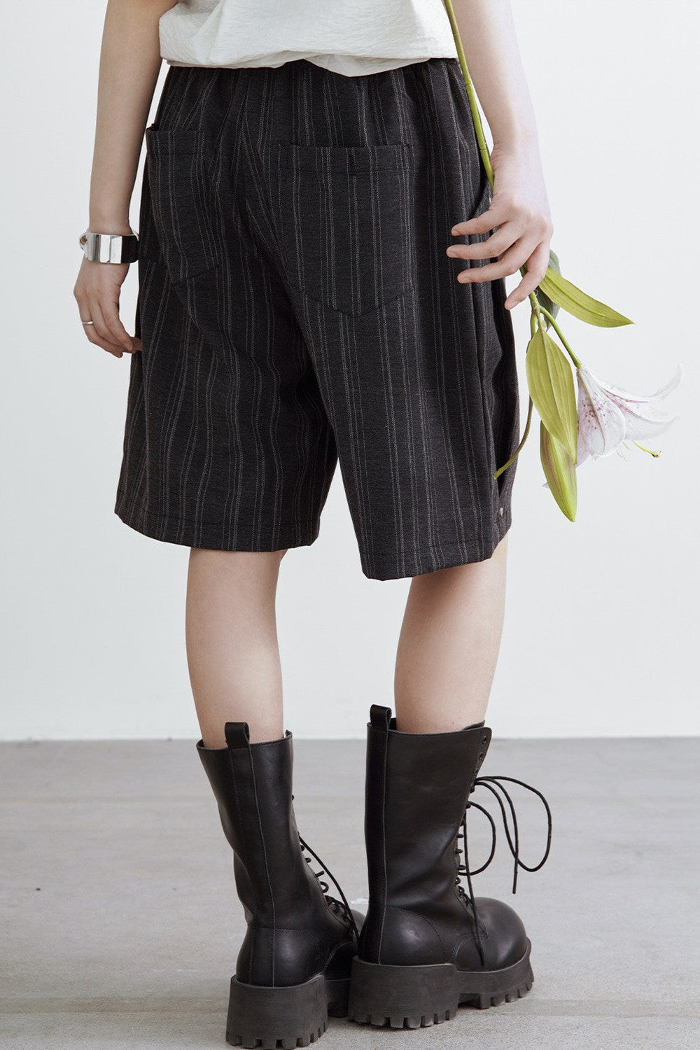 ブラックストライプワイドレッグパンツ