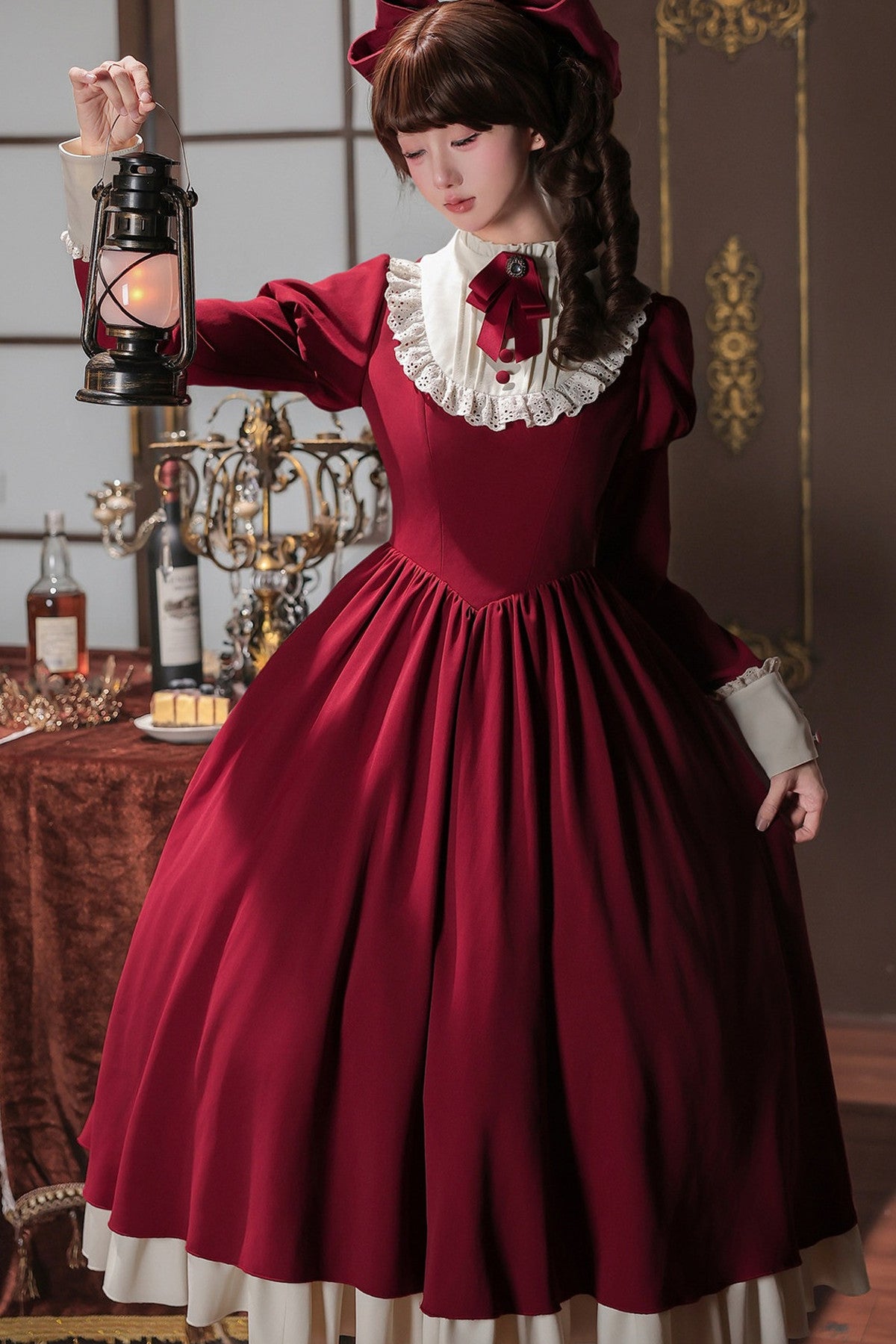 Robe tablier de soubrette à col montant