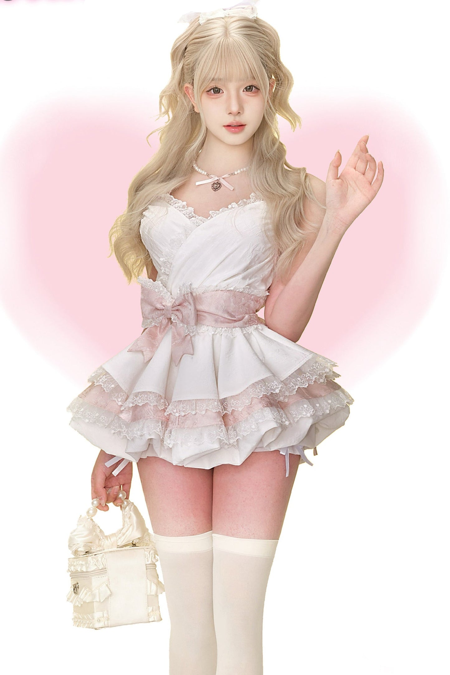 Ensemble robe à bretelles bouton de fleur et short bouffant blanc