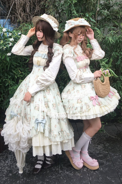 Conjunto coordinado de vestido con estampado de rosas y falda de doble volante