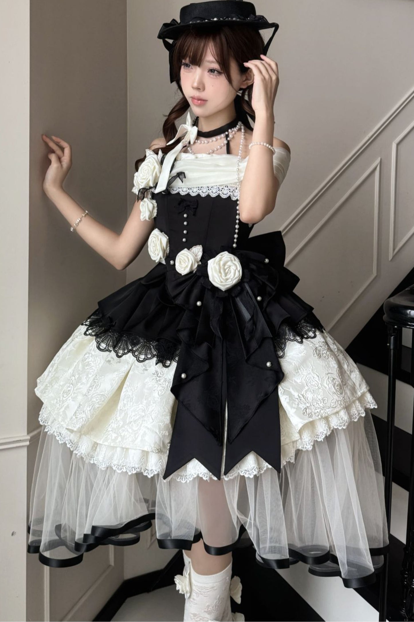 Prinzessinnen-Lolita-Kleid mit Perlen und Rosen