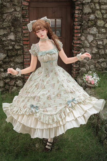 Conjunto coordinado de vestido con estampado de rosas y falda de doble volante