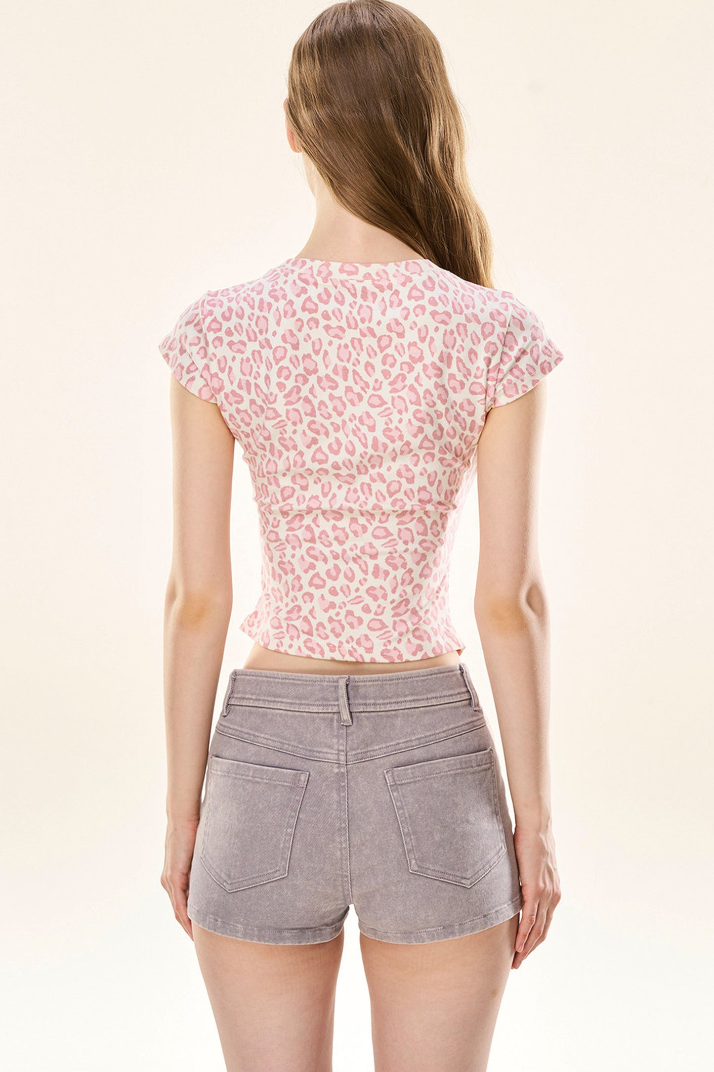 Rosa Leoparden-T-Shirt mit enger Silhouette