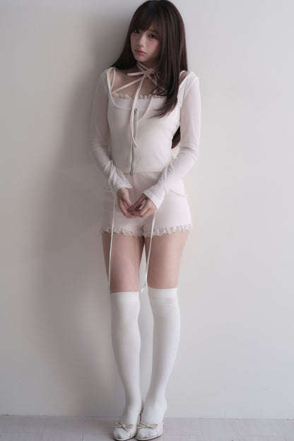 Set con top con fiocco incrociato + pantaloncini in pizzo