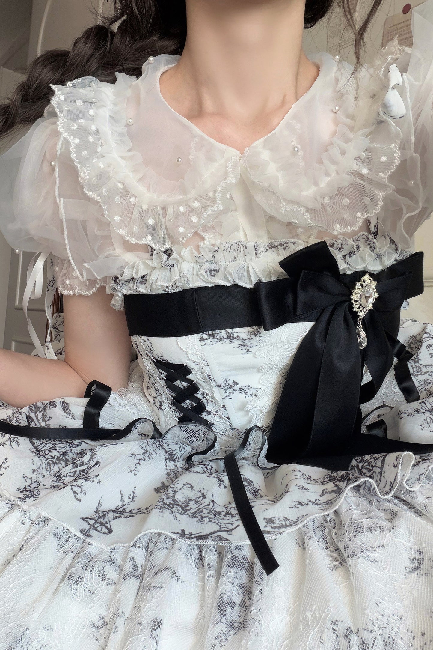 Lolita-Kleid mit Tuschewaschung und Fischgrätenmuster