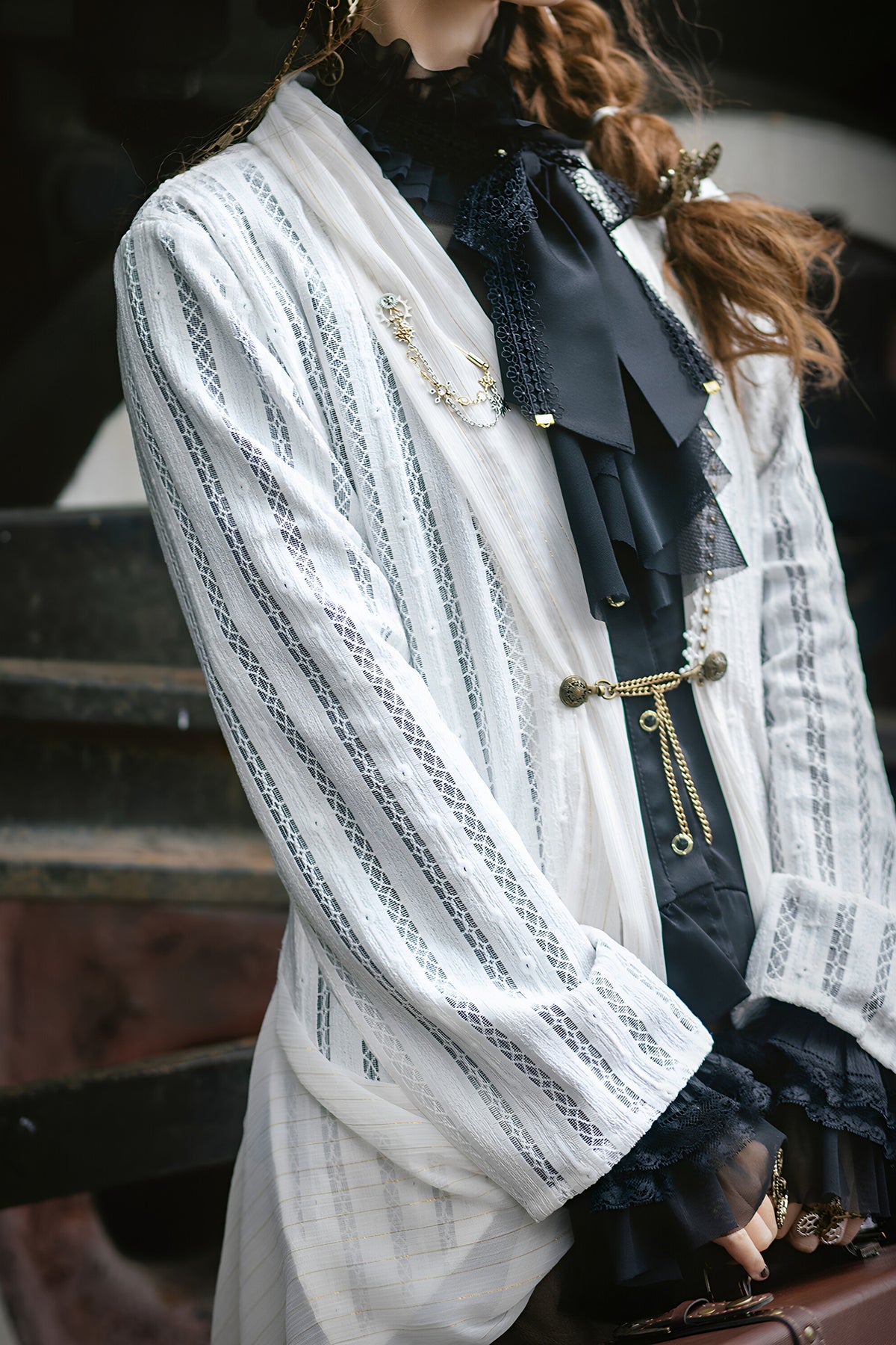 Chemise gothique à manches longues avec dentelle et volants