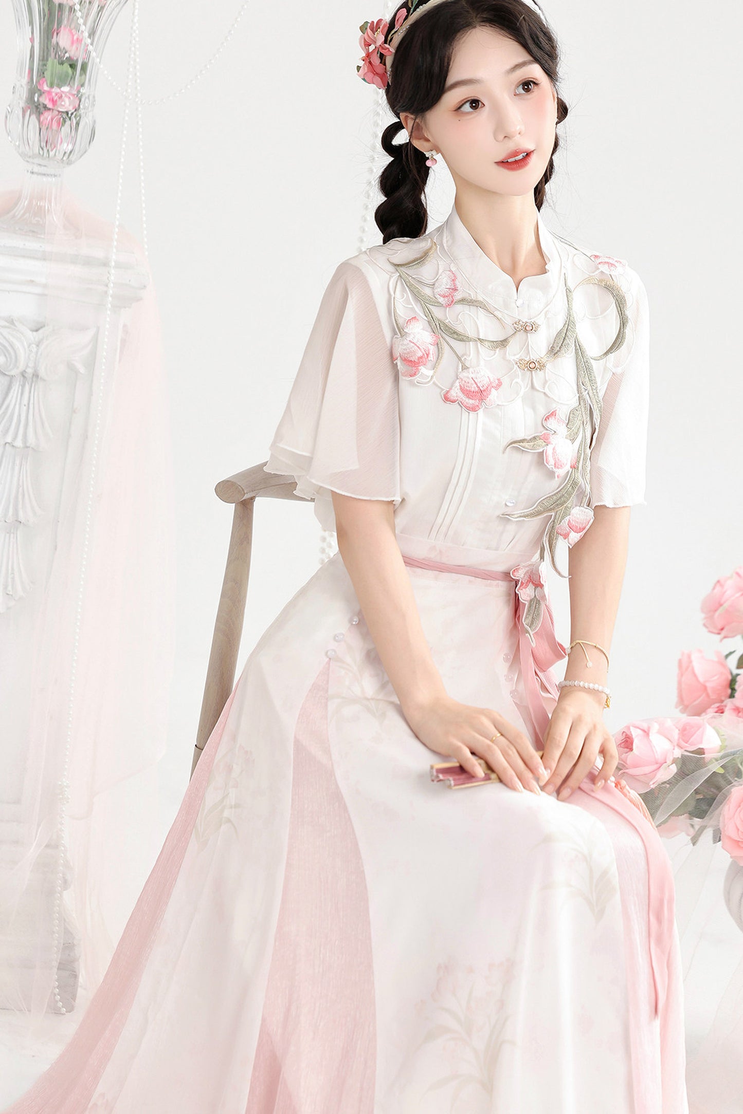Rosa Hanfu-Hemd-und-Rock-Set mit nebligen Tulpen