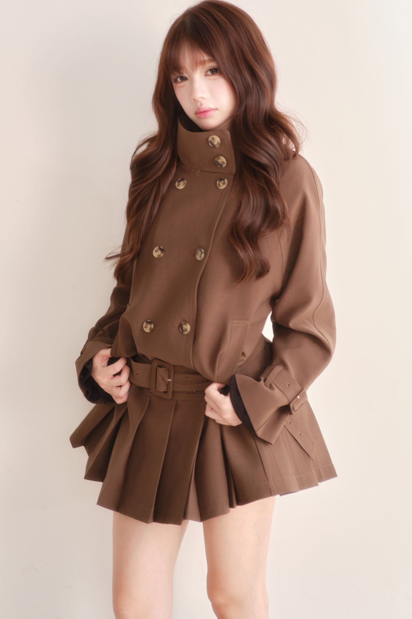 Giacca trench con cintura e orlo plissettato