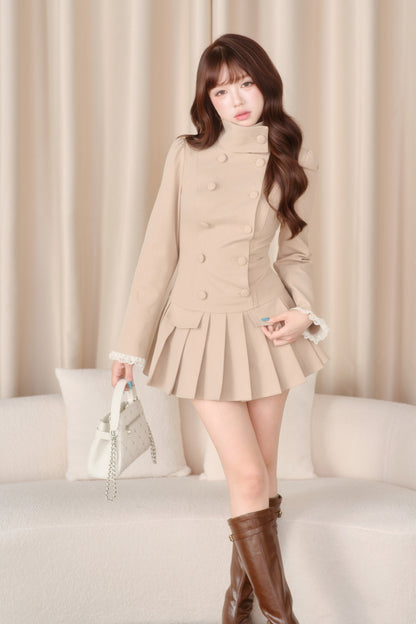 Completo abito trench plissettato a collo alto