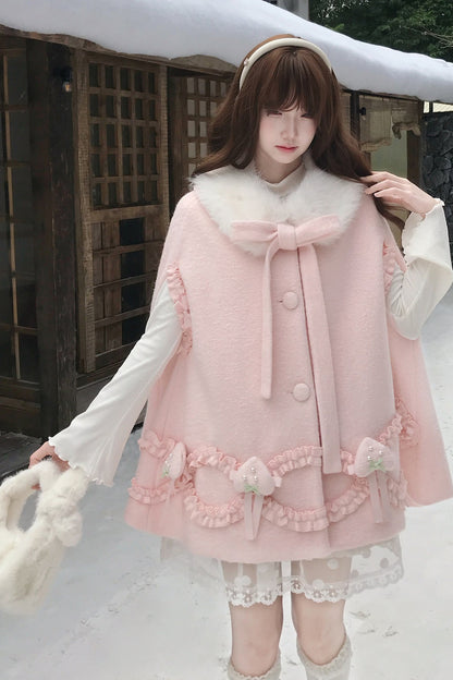Cappotto di lana rosa con fragole