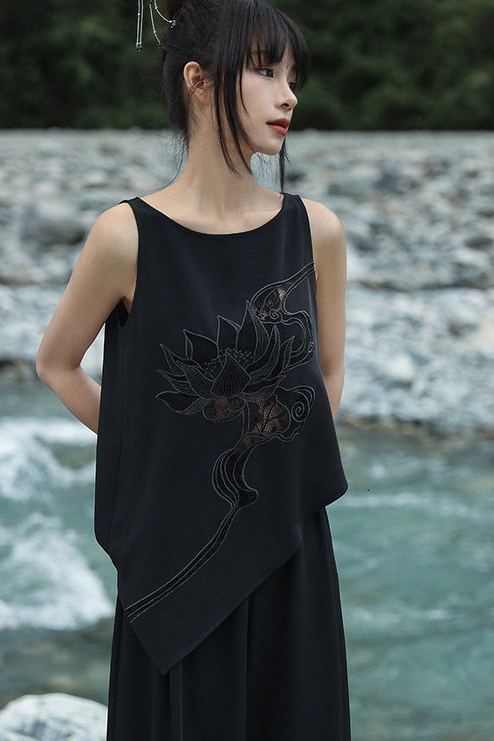 チャイナ風花刺繍ルーズタンクトップ
