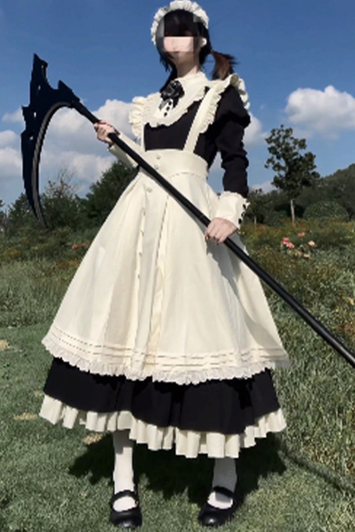 Robe tablier de soubrette à col montant