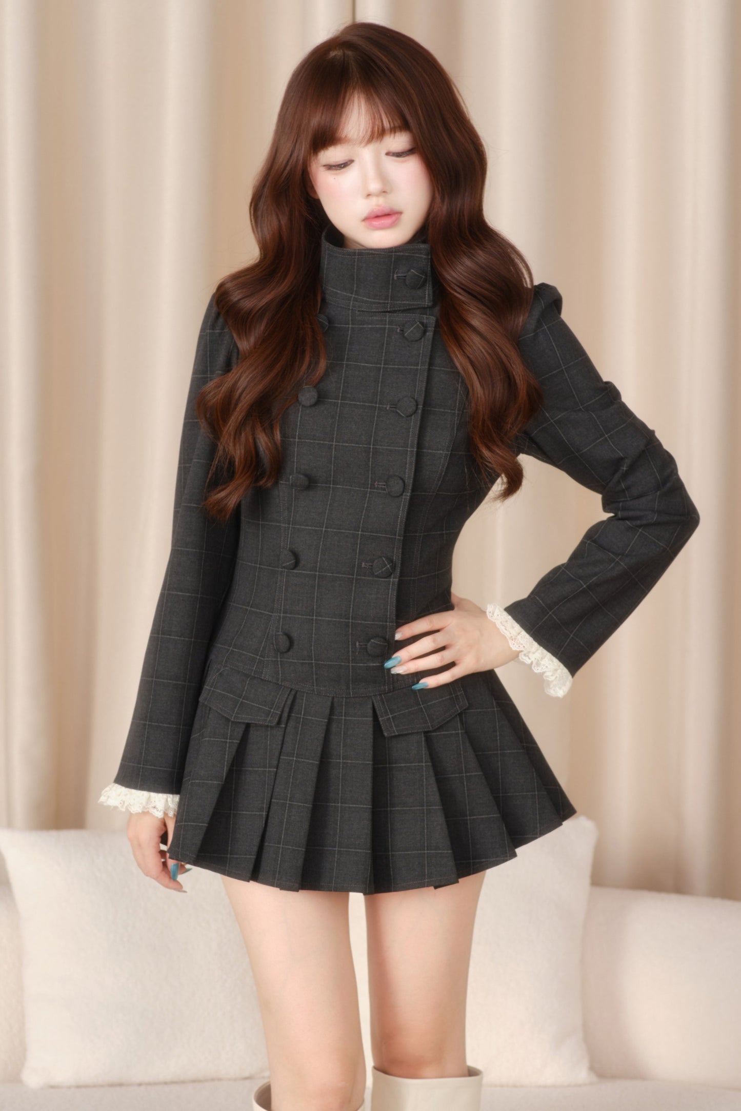 Completo abito trench plissettato a collo alto