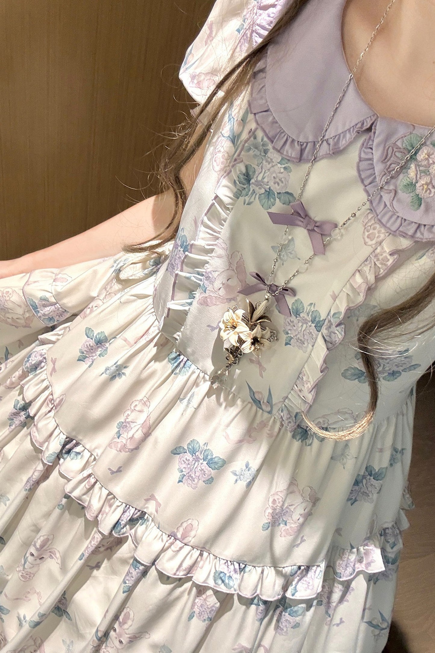 Kleid mit pastoralem Blumenprint und Bubikragen