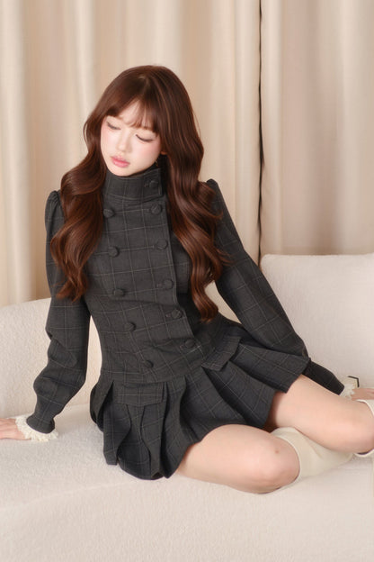 Completo abito trench plissettato a collo alto
