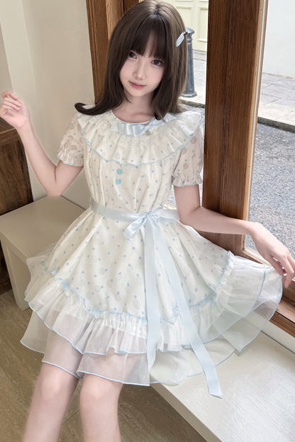 Gepunktetes Kleid mit Spitzenkragen und Bindegürtel