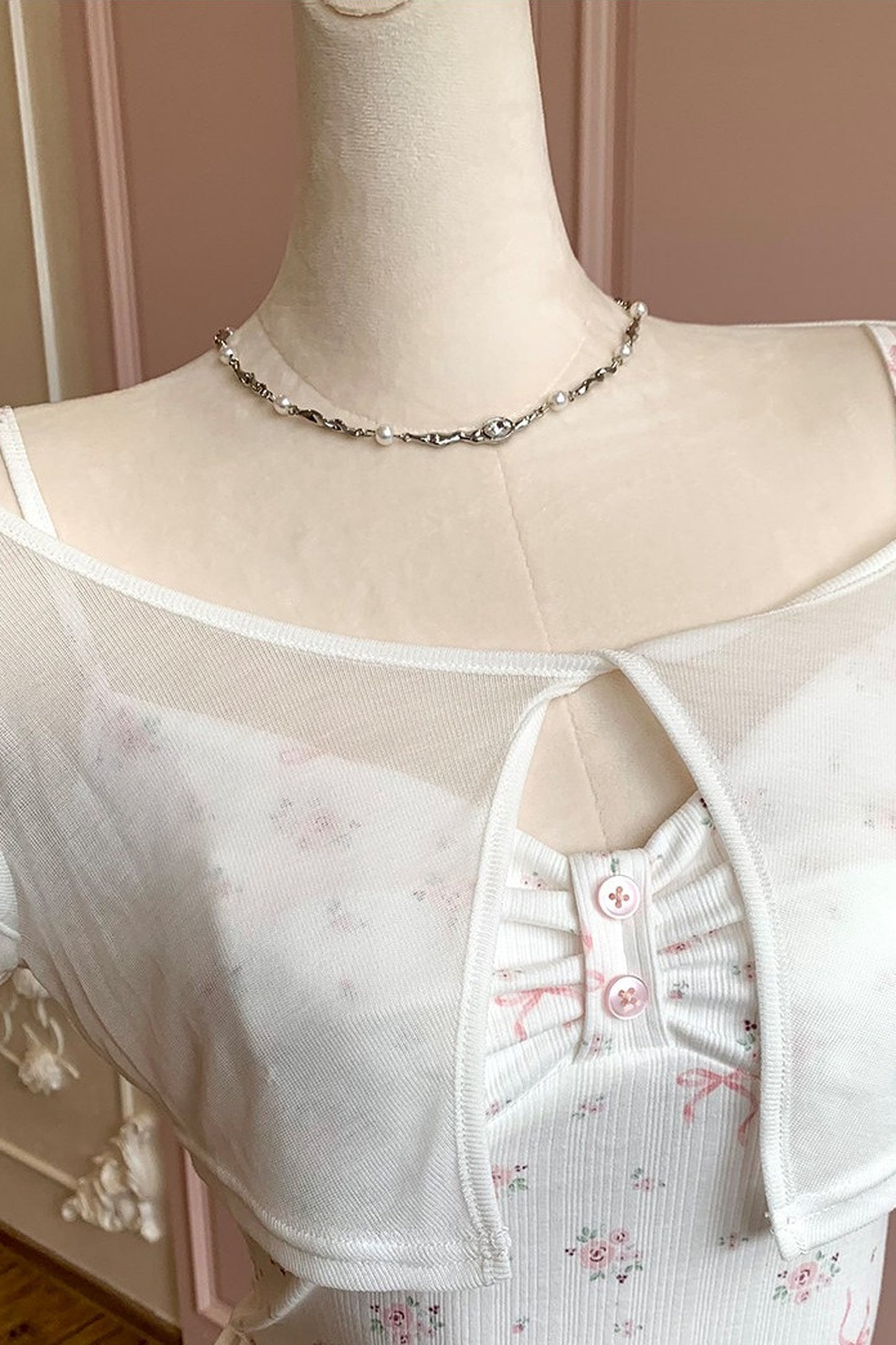Top transparent avec caraco à fleurs