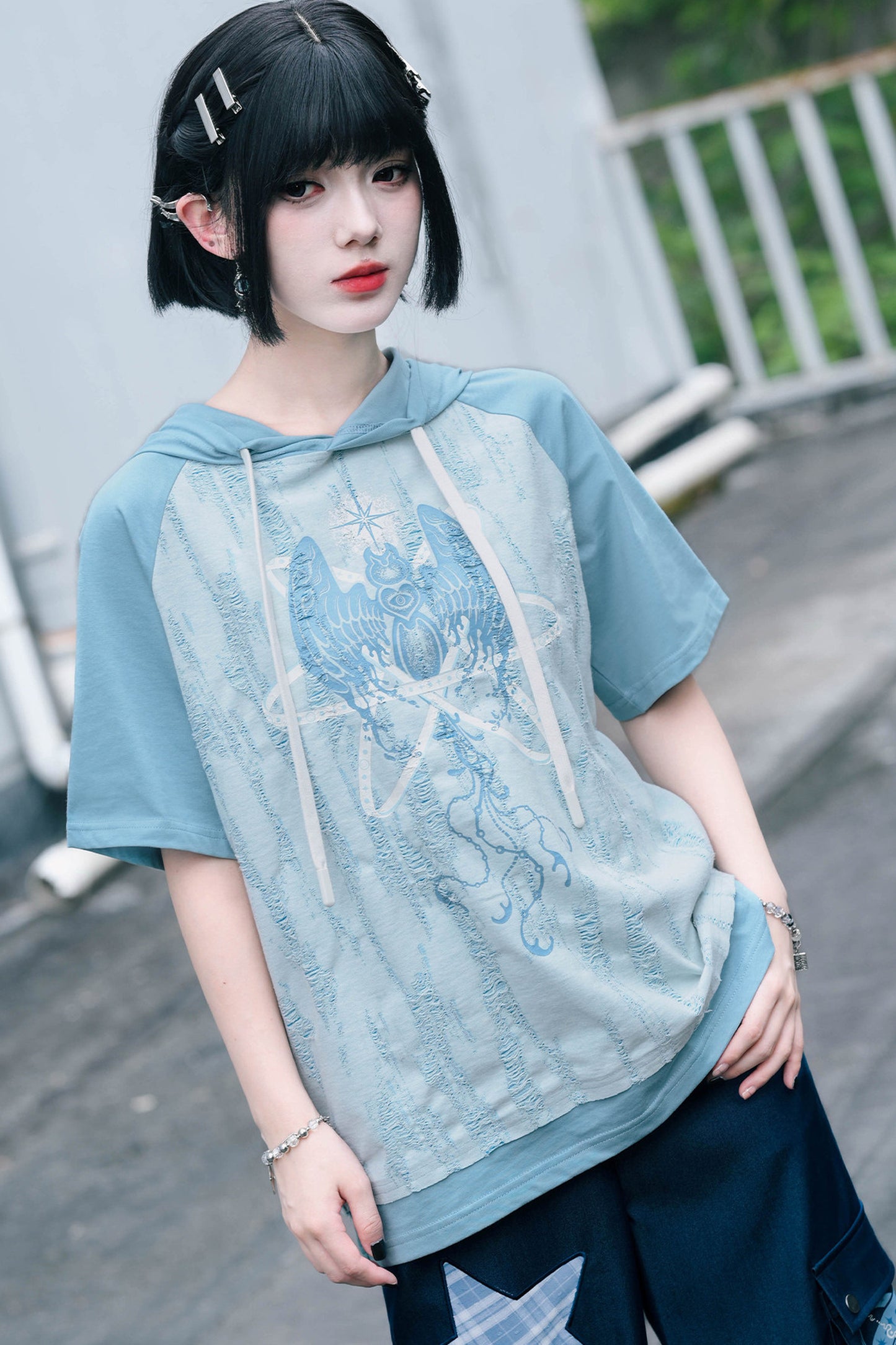 Meerengelblaues Kapuzen-T-Shirt