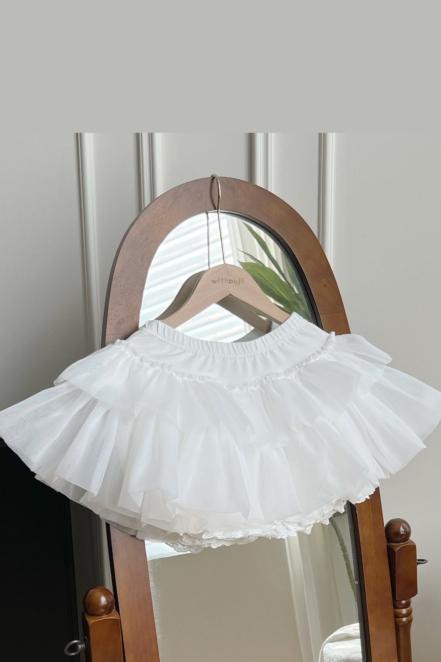 Milchtee-rosa Lolita-Kleid mit Puppen-Rüschen