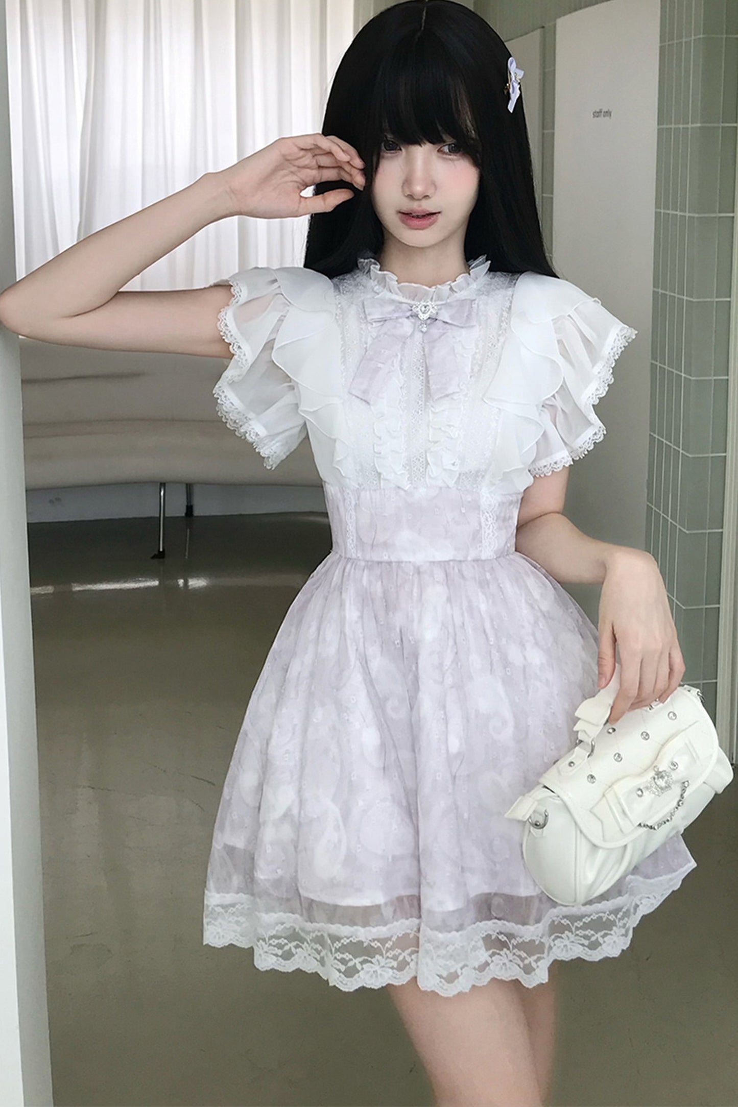 Vestido de encaje con degradado bruma púrpura y cintura ceñida