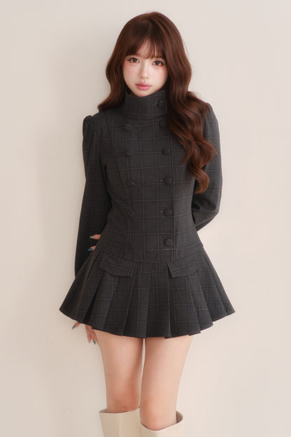 Completo abito trench plissettato a collo alto