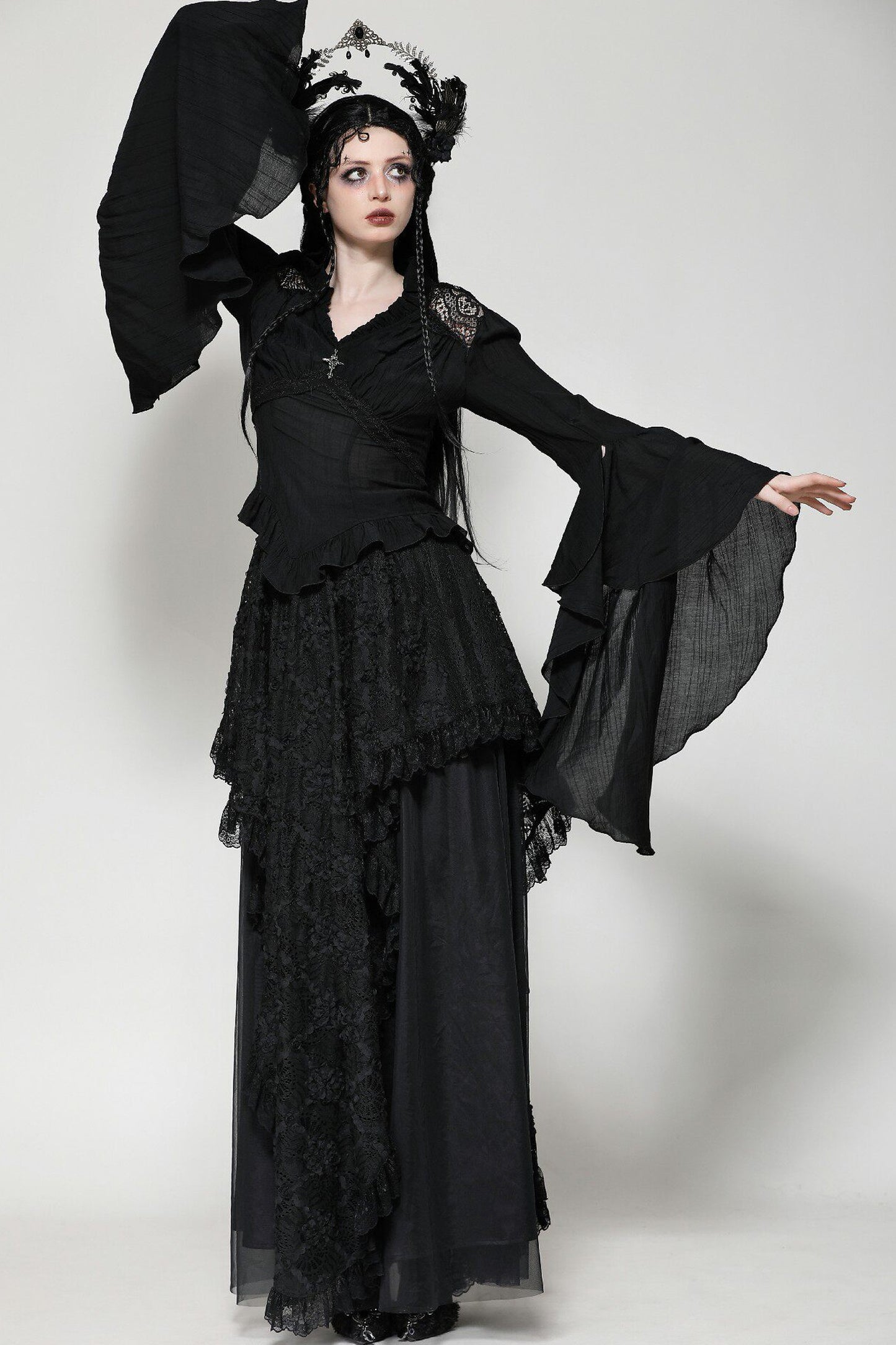 Gothic-Spitzenbluse mit ausgestellten Ärmeln