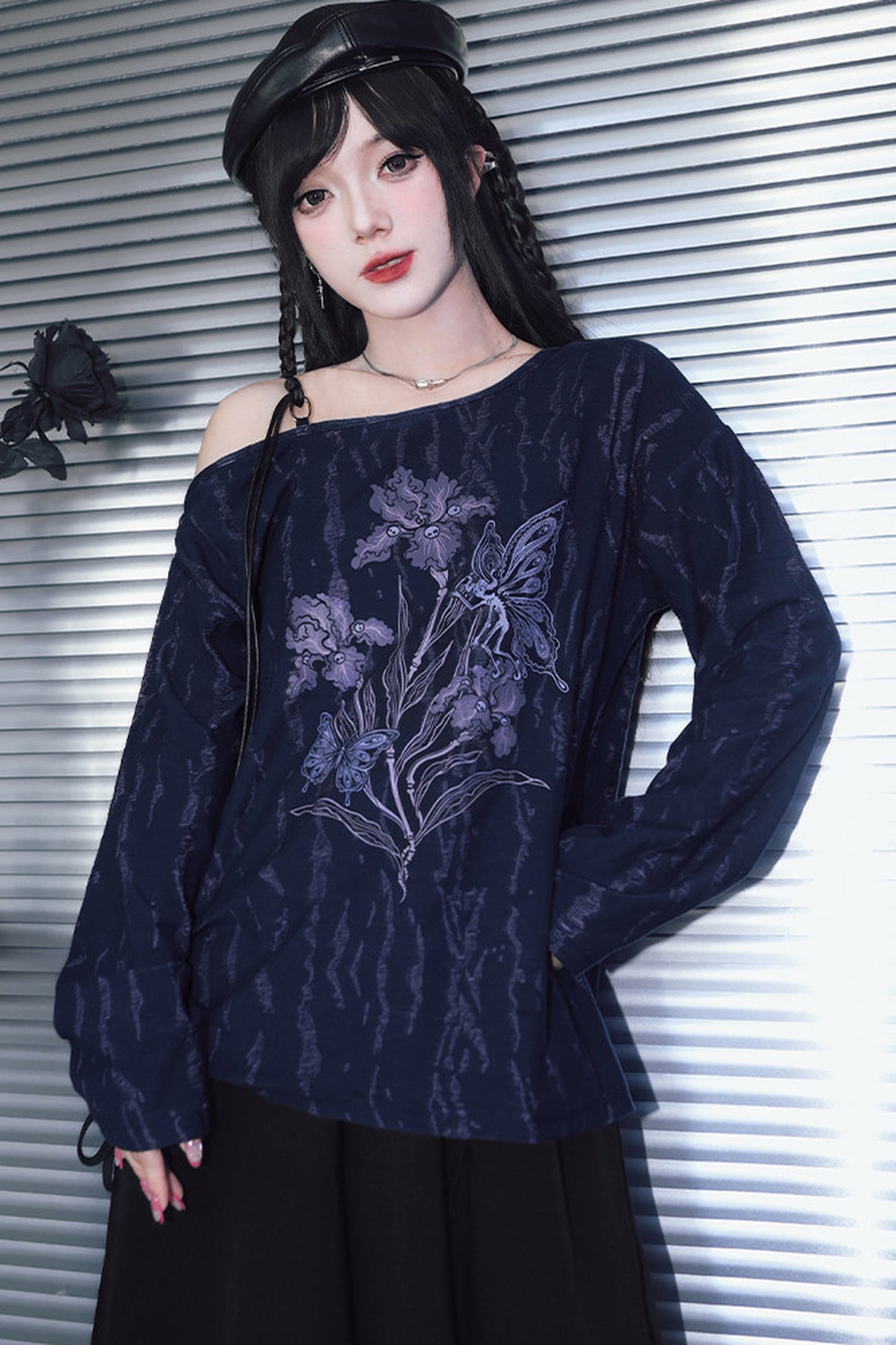 Tee-shirt épaules dénudées à manches longues et imprimé iris
