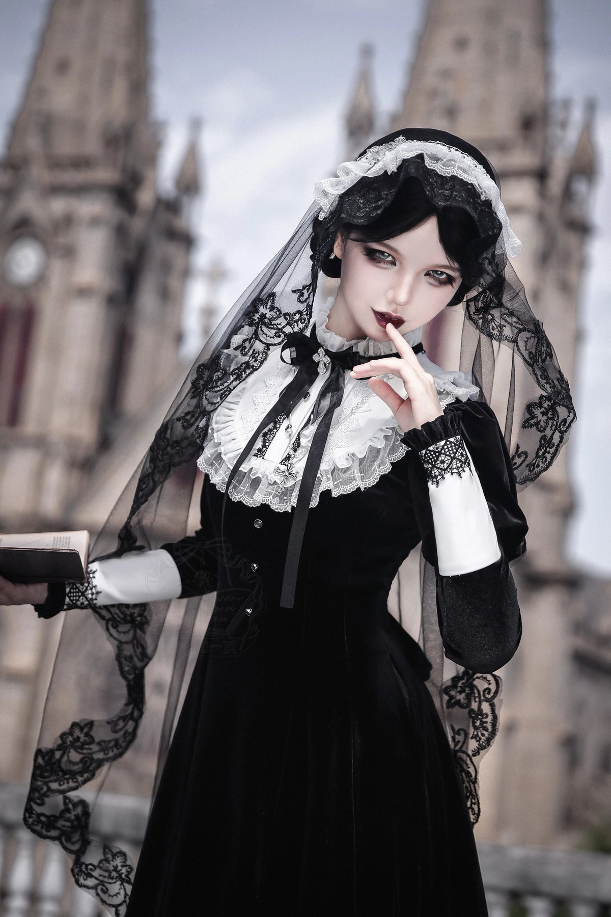 Cross-Cut Light Gothic Lolita Dress