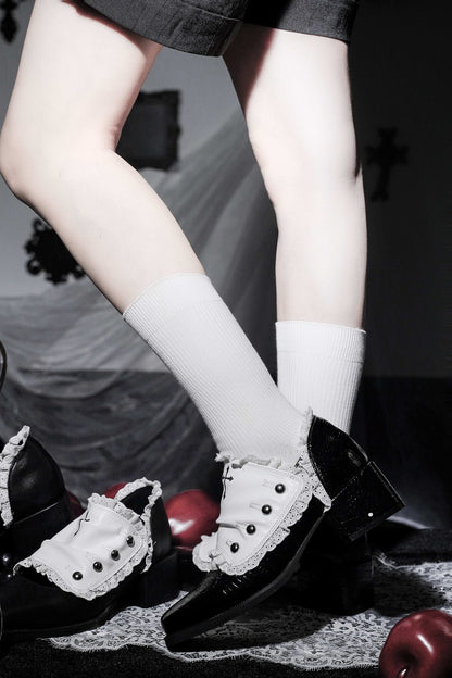 [Reservierungsschluss 24. Mai] Gothic-Lolita-Prinzenschuhe mit Spitzenbesatz und Kreuzdetail