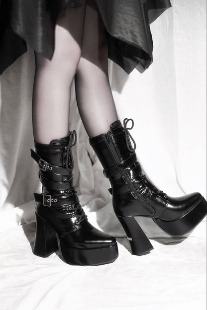Bottes à plateforme à bout carré et brides croisées inversées